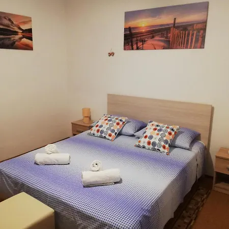 Guest house Holiday House Marija Nin